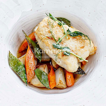 Треска с овощами и устричным соусом